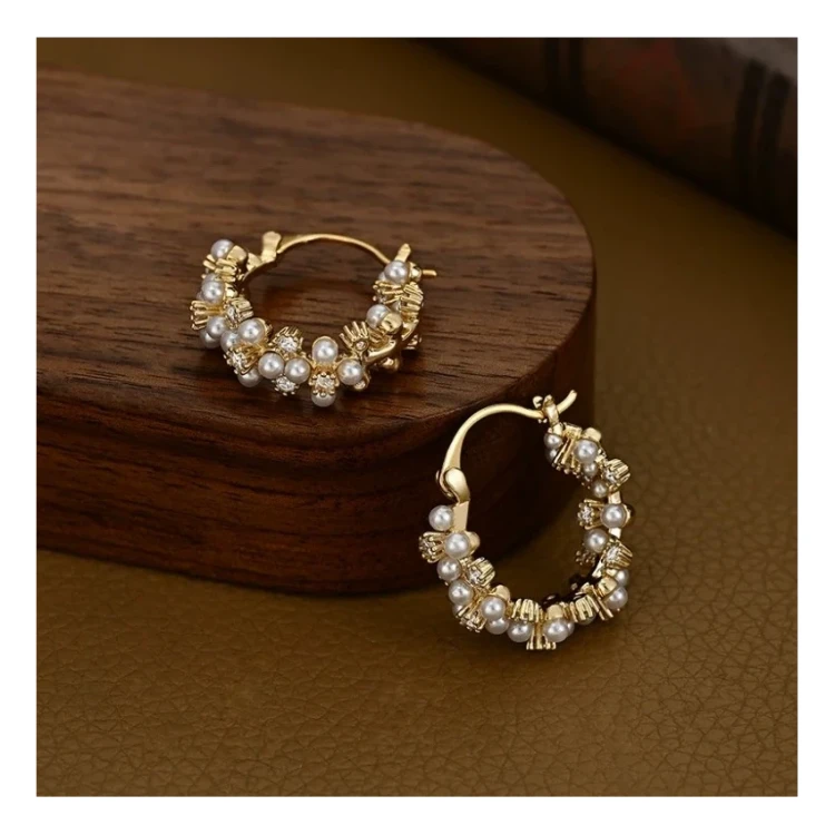 kolczyki-pearls-glow-ze-stali-chirurgicznej-subtelna-elegancja (2).jpg